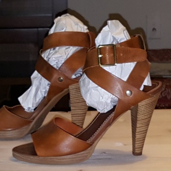 Bata Sandals - Picture 2 of 5